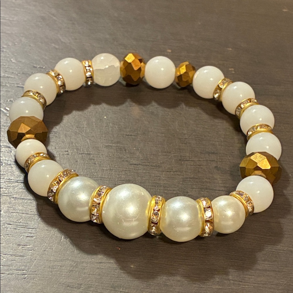 Elegant Gold and White Beaded Bracelet